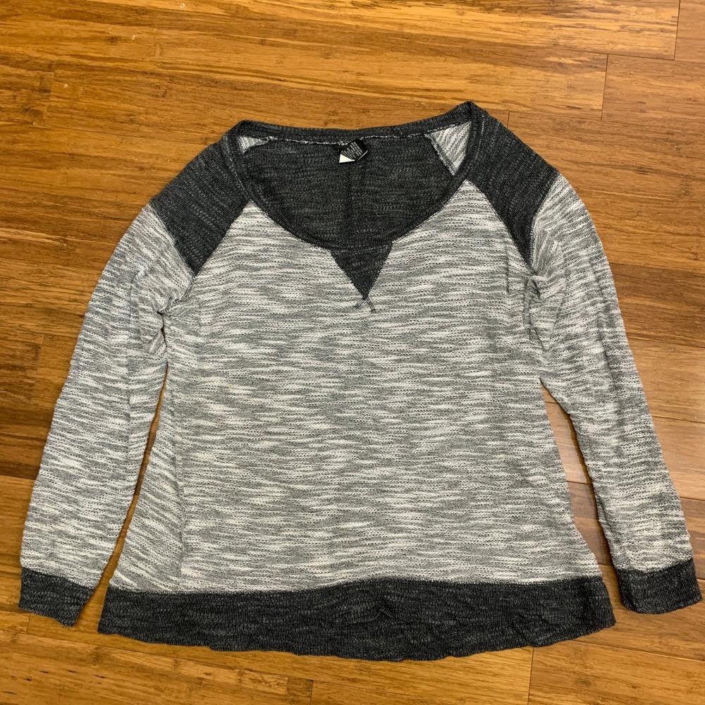 Torrid Gray Knit Top Womens Size 3X Long Sleeve V-Neck Plus Size Pullover Casual